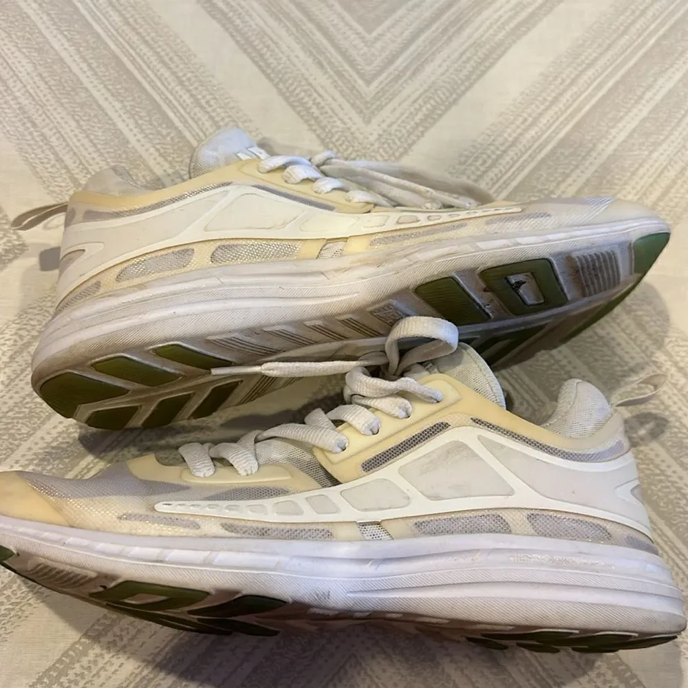 APL women’s white